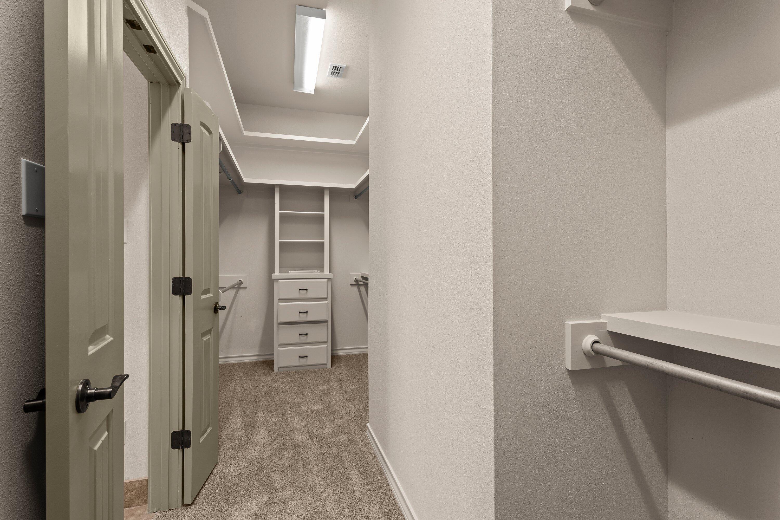 4507 101st Street Lubbock, TX 79424 - Photo 21 of 36 primary closet