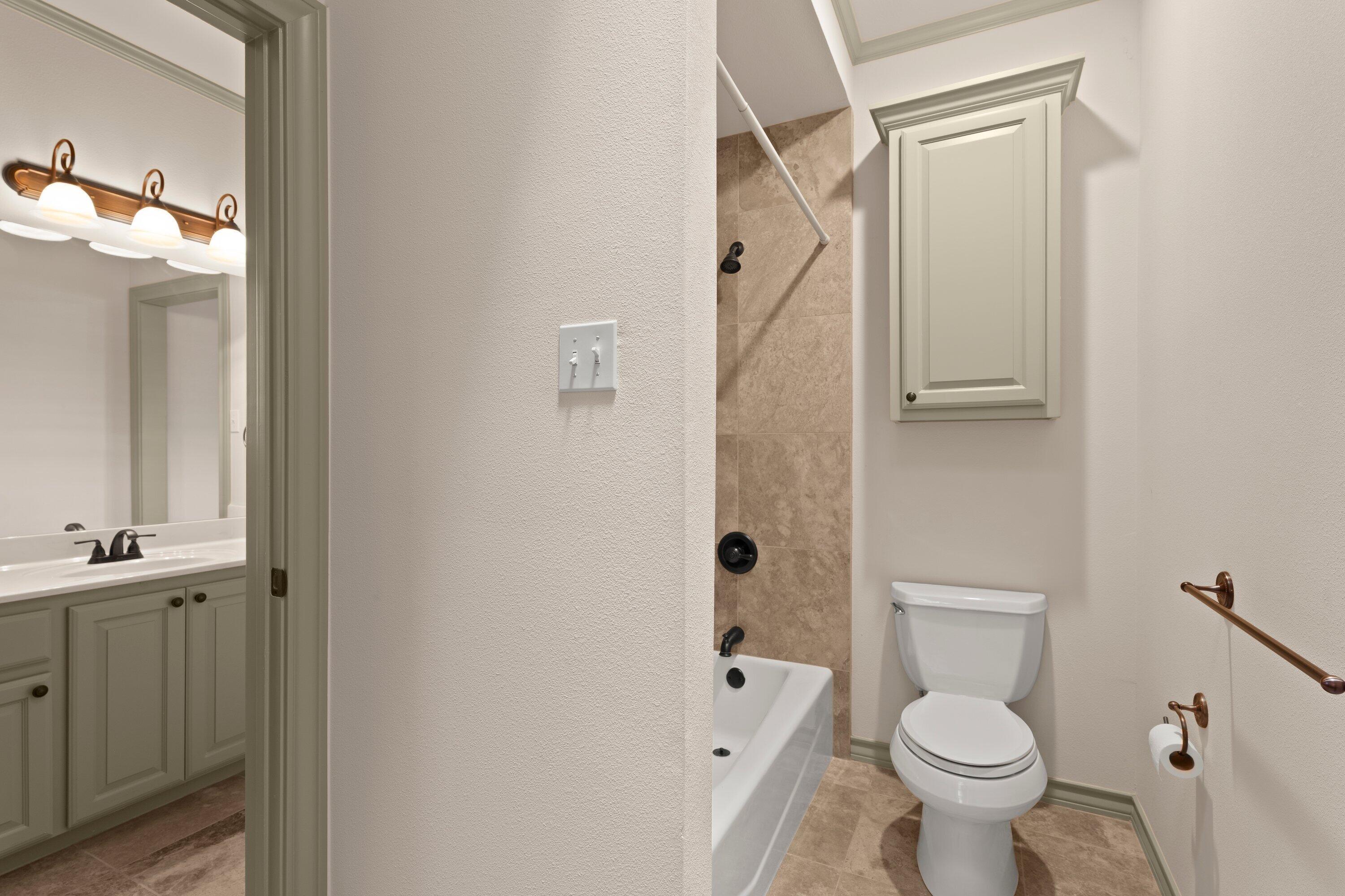 4507 101st Street Lubbock, TX 79424 - Photo 23 of 36 guest bath 2