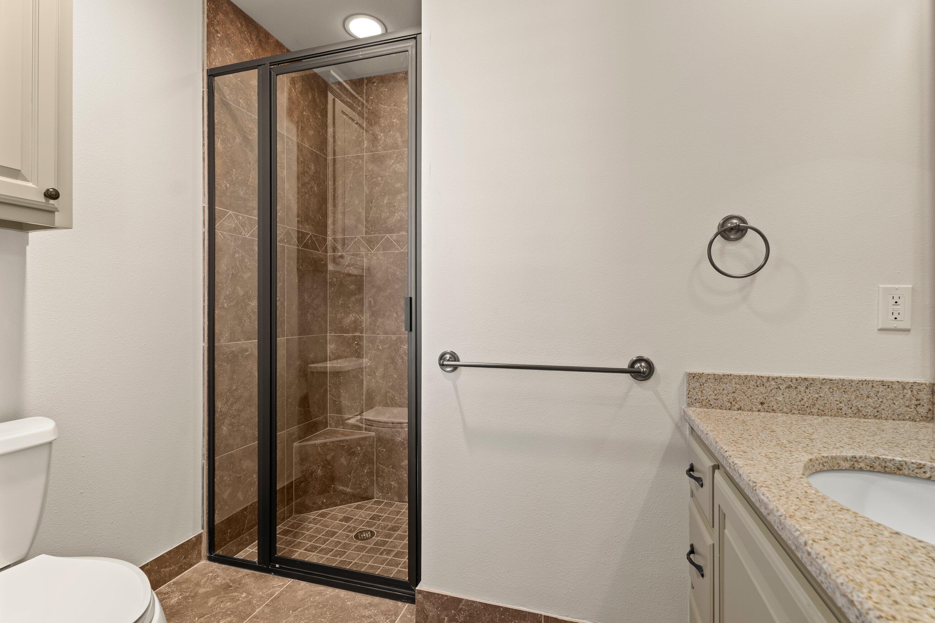 4507 101st Street Lubbock, TX 79424 - Photo 27 of 36 2 guest bathroom