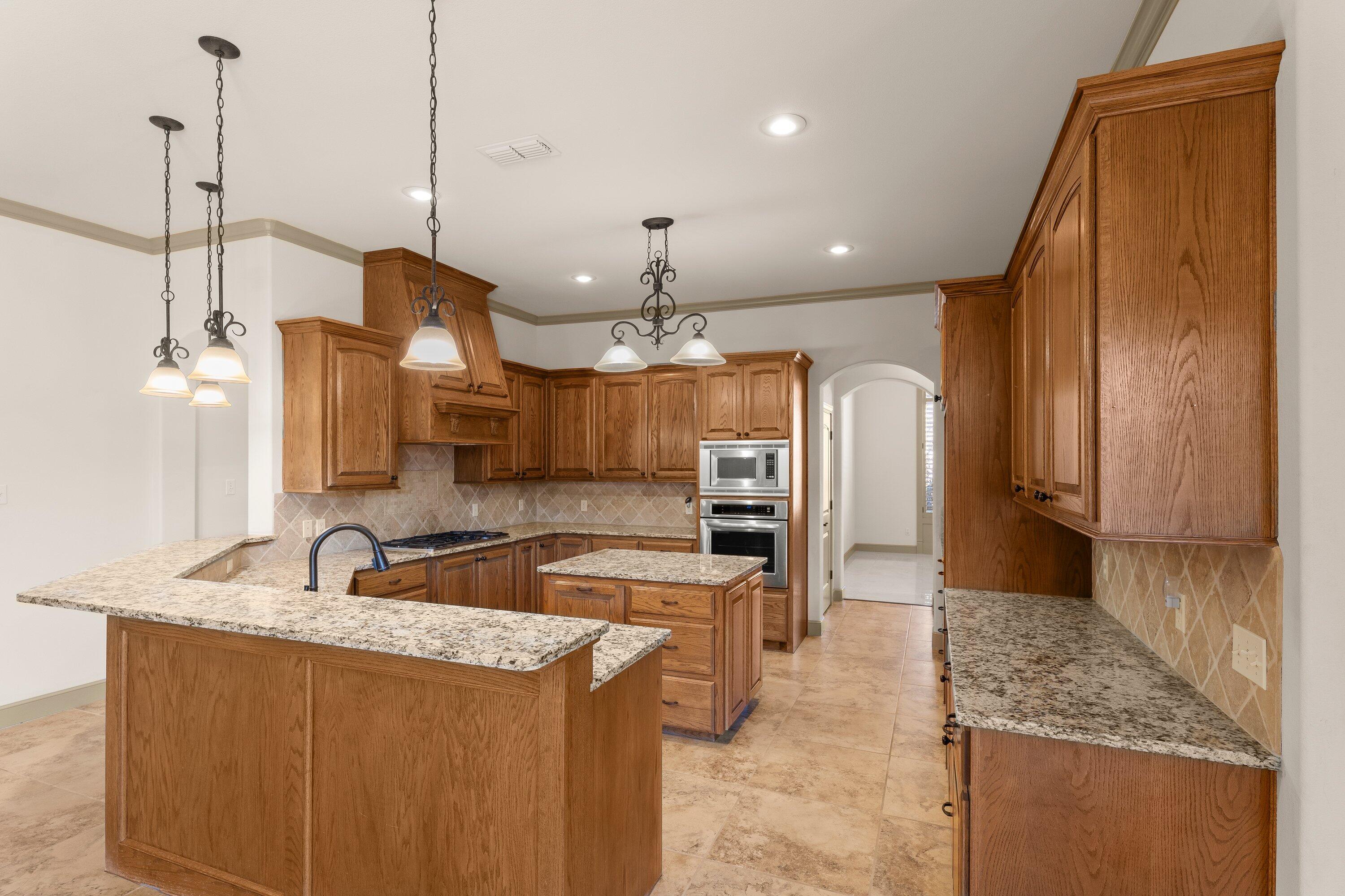 4507 101st Street Lubbock, TX 79424 - Photo 8 of 36 kitchen