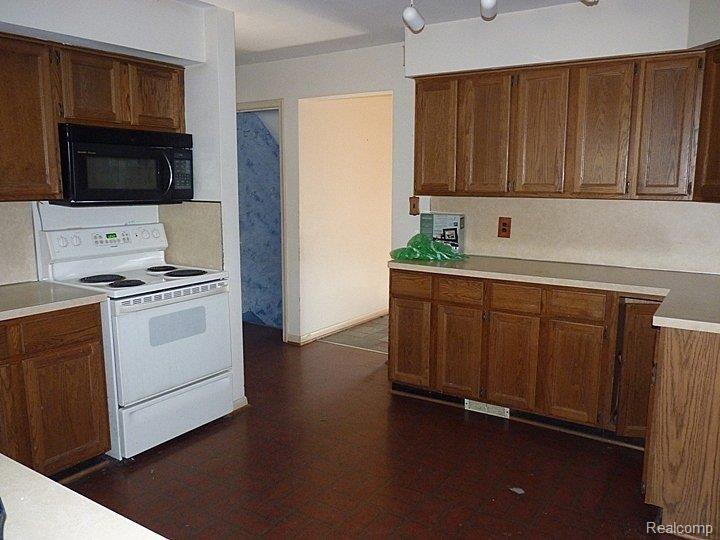 8408 Hampton Road Grosse Ile, MI 48138 - Photo 6 of 24 Hampton Kit 1.JPG