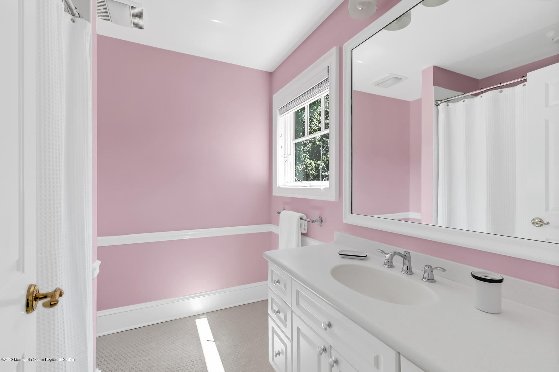 127 Ave Of Two Rivers Rumson, NJ 07760 - Photo 34 of 59 En suite Bathroom