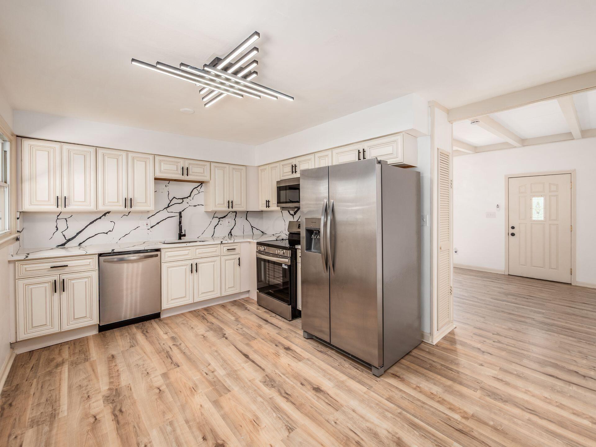 2458 Edgevale Road Columbus, OH 43221 - Photo 9 of 34