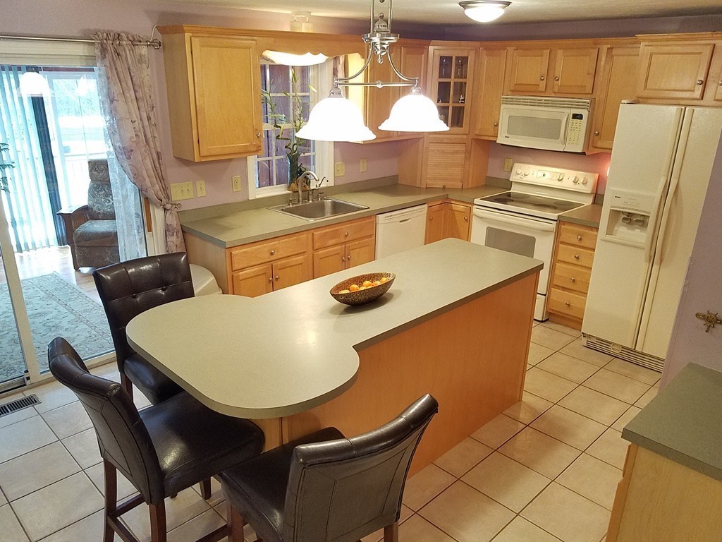 3 Azel Road Lakeville, MA 02347 - Photo 7 of 16