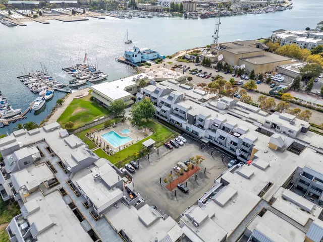 $289,900 | 7 Embarcadero, Unit 115, Oakland, CA 94607