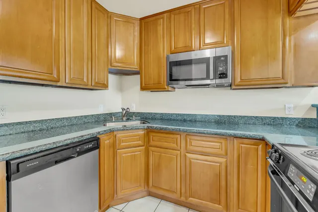 $289,900 | 7 Embarcadero, Unit 115, Oakland, CA 94607