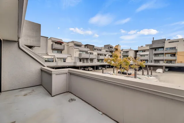 $289,900 | 7 Embarcadero, Unit 115, Oakland, CA 94607