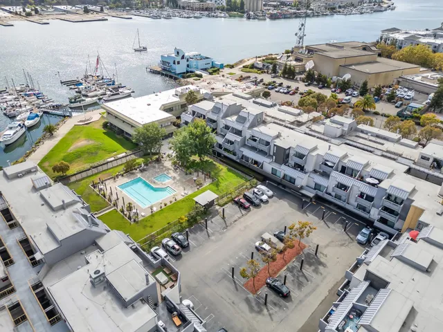 $289,900 | 7 Embarcadero, Unit 115, Oakland, CA 94607