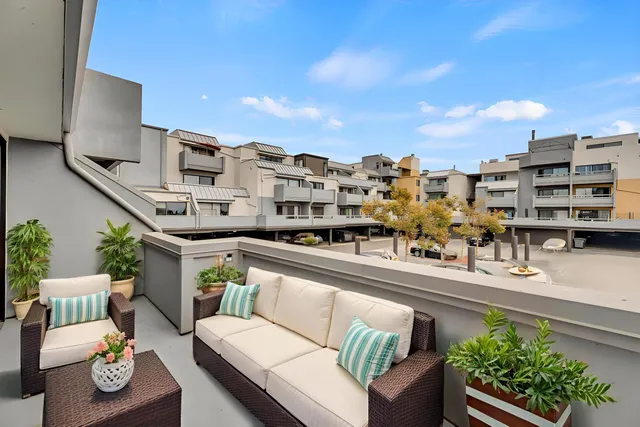 $289,900 | 7 Embarcadero, Unit 115, Oakland, CA 94607