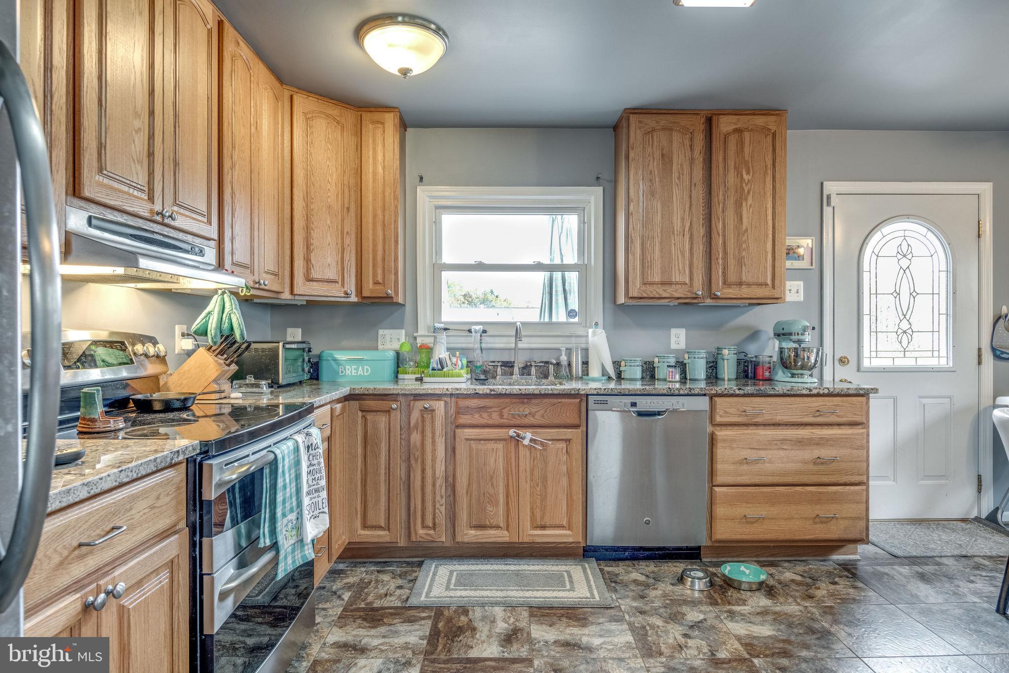 1208 East Kennedy Road Sterling, VA 20164 - Photo 5 of 22 Kitchen
