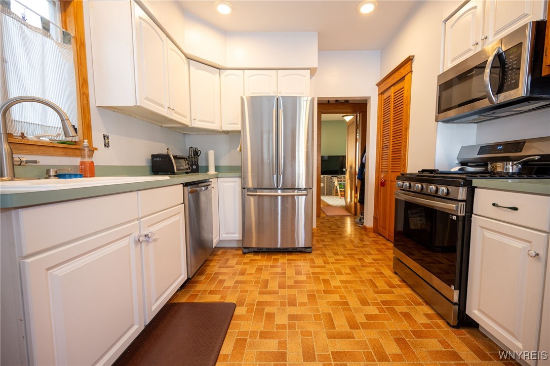 292 Potters Road Buffalo, NY 14220 - Photo 7 of 48