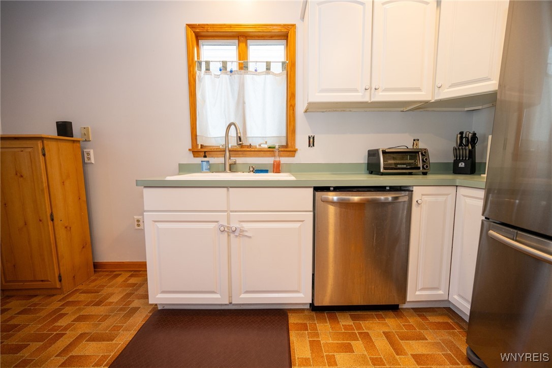 292 Potters Road Buffalo, NY 14220 - Photo 8 of 48