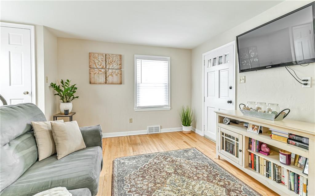 243 Soose Road Pittsburgh, PA 15209 - Photo 7 of 24 Gallery Image 7