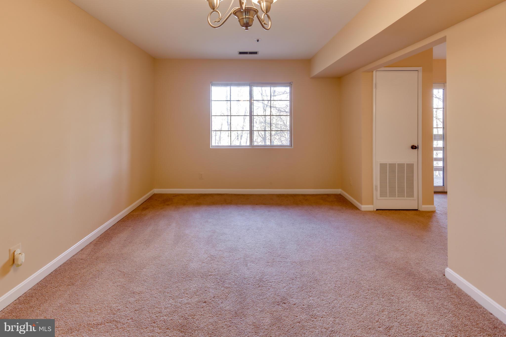 4912 Columbia Road, Unit 6111 Columbia, MD 21044 - Photo 8 of 29 an empty room with a window