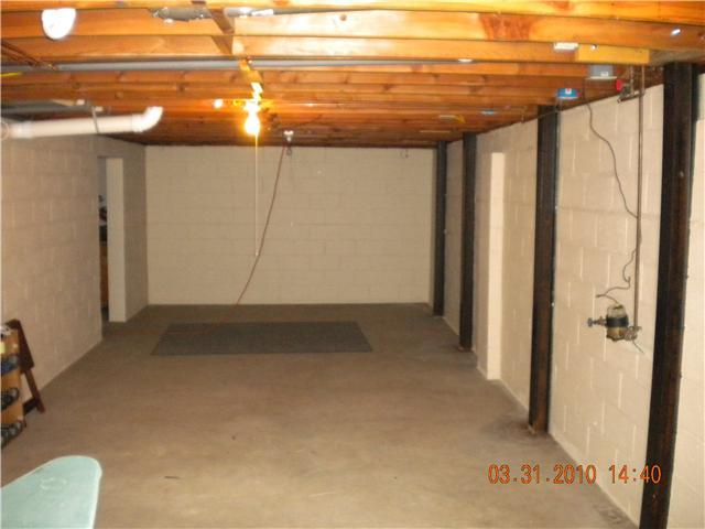 4456 Blythe Road Columbus, OH 43224 - Photo 8 of 12 Gallery Image 8