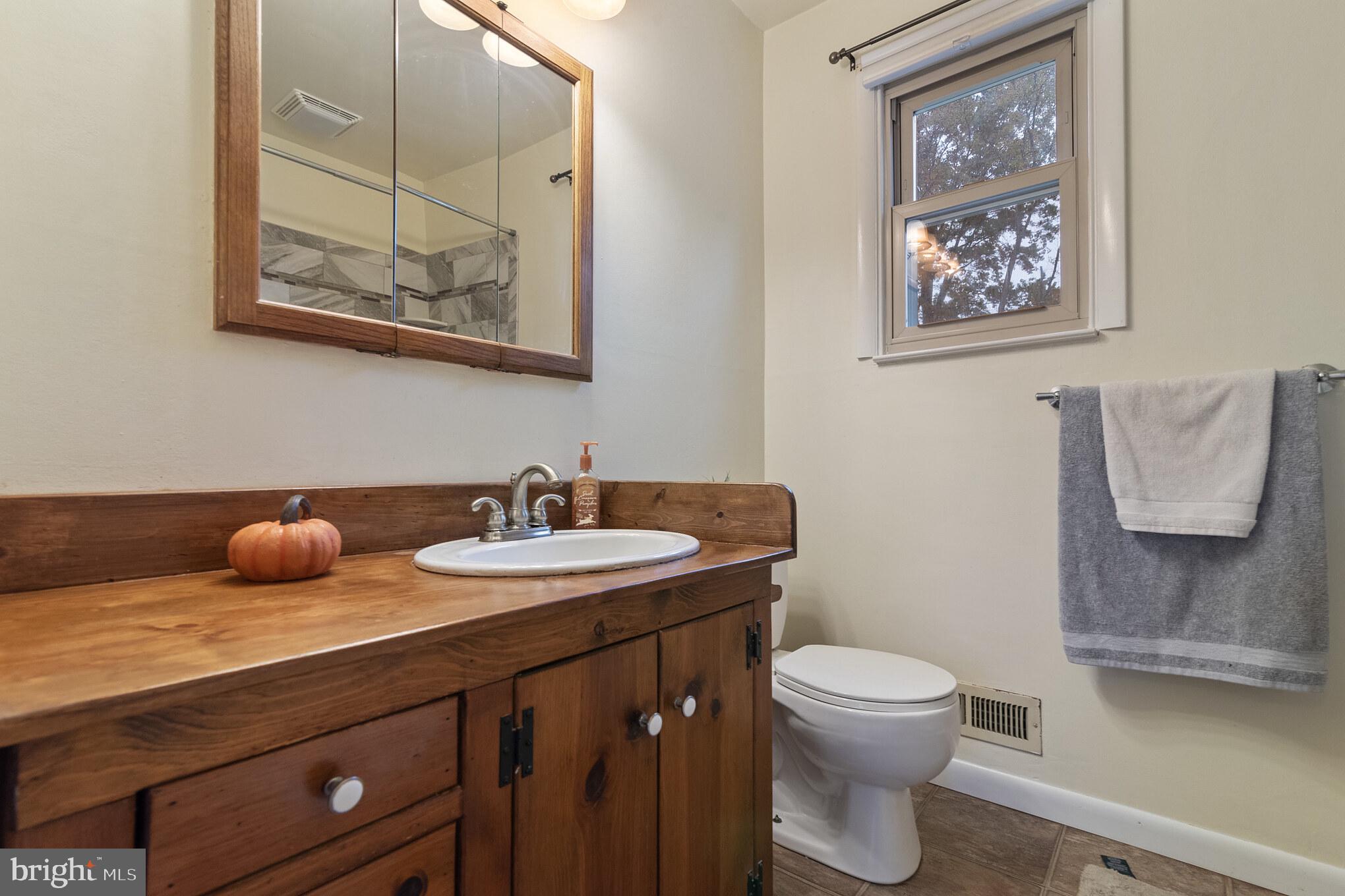 1240 Tulip Road Warminster, PA 18974 - Photo 17 of 30 Gallery Image 17