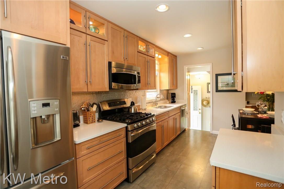 3144 Wakefield Road Berkley, MI 48072 - Photo 12 of 36 Wakefield-12.jpg