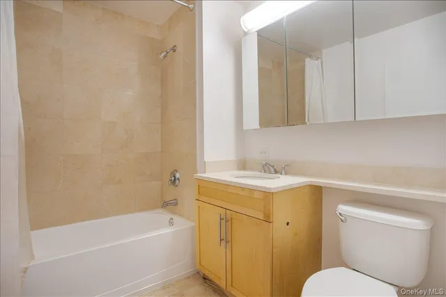 $958,000 | 40-26 College Point Boulevard, Unit PH2D | Flushing