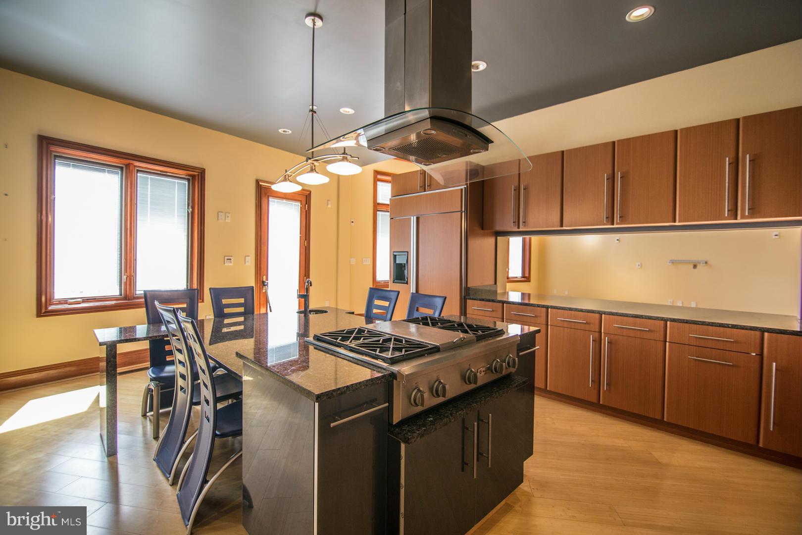 11604 River Road Potomac, MD 20854 - Photo 7 of 30 Kitchen - East Wing