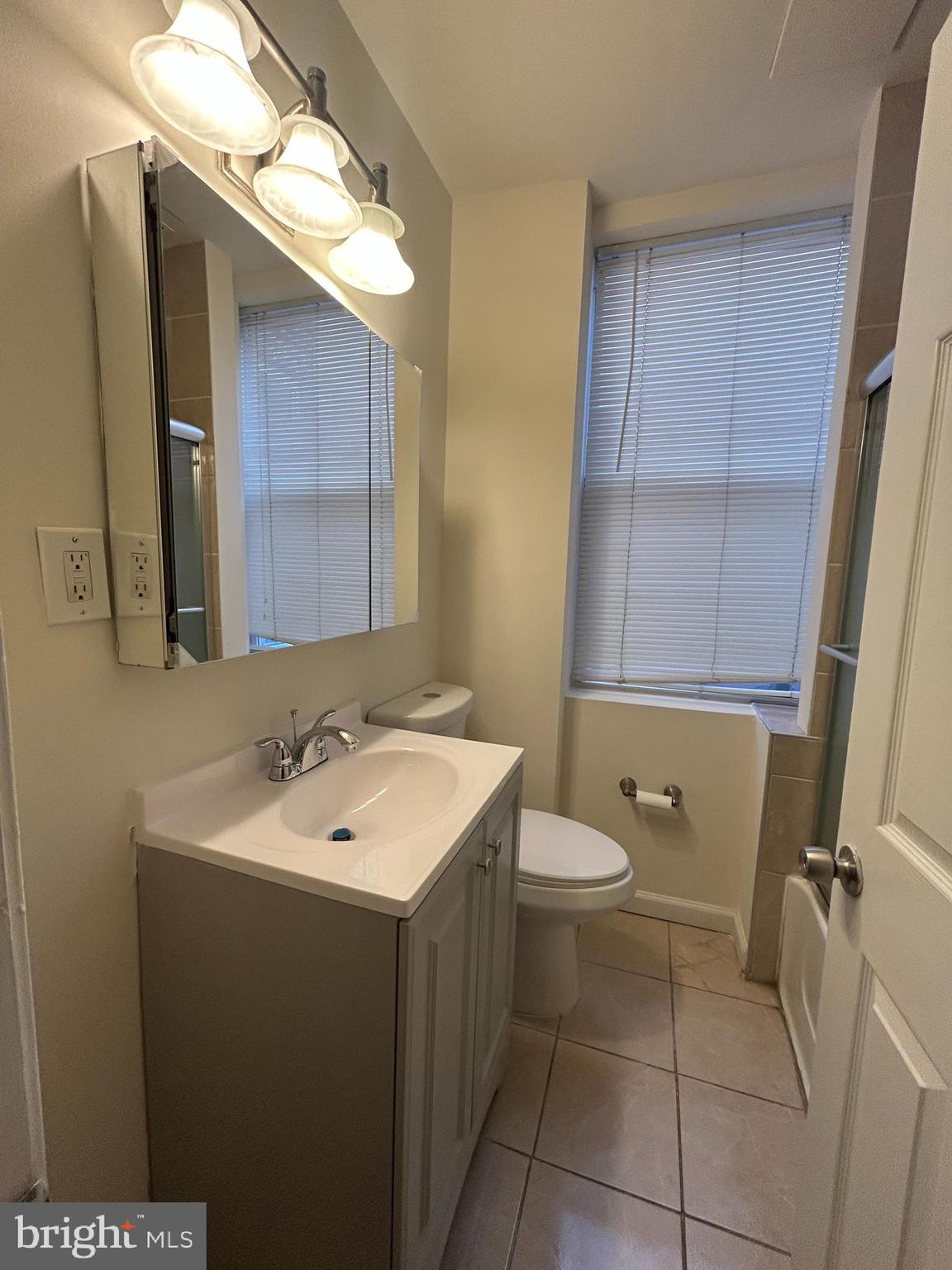 1008 Winton Street Philadelphia, PA 19148 - Photo 14 of 29 full bathroom on 2nd floor