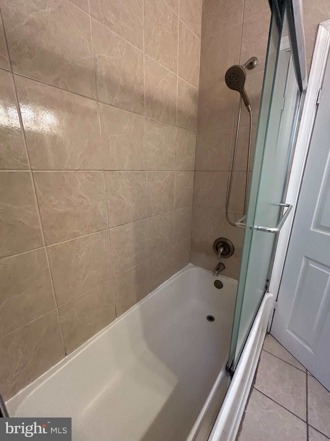 1008 Winton Street Philadelphia, PA 19148 - Photo 15 of 29 full bathroom on 2nd floor