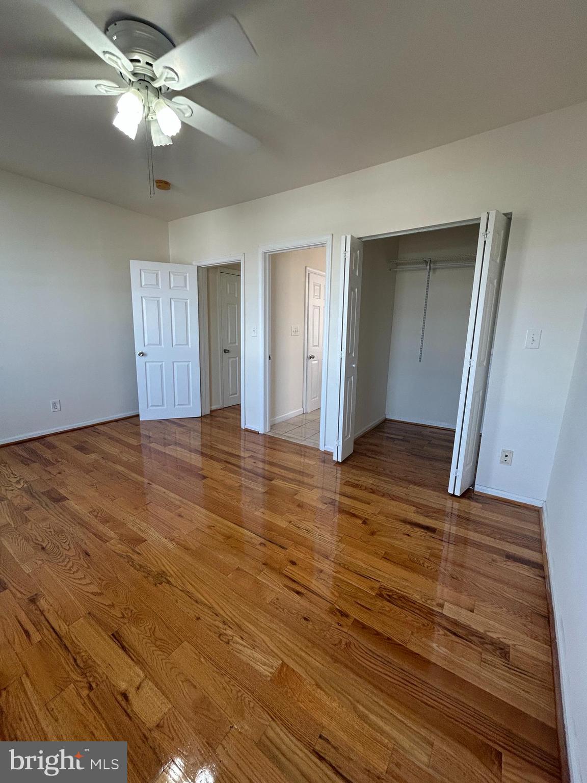 1008 Winton Street Philadelphia, PA 19148 - Photo 25 of 29 5th bedroom on 3rd floor