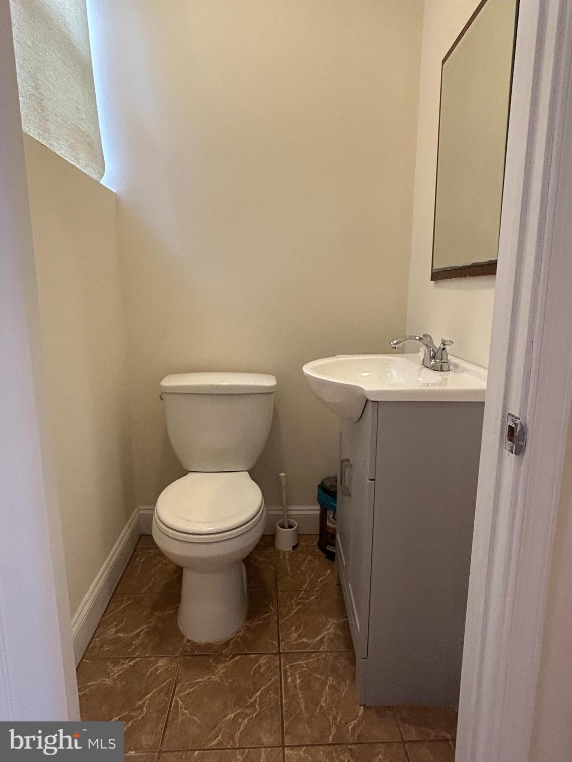 1008 Winton Street Philadelphia, PA 19148 - Photo 6 of 29 half bathroom on first floor