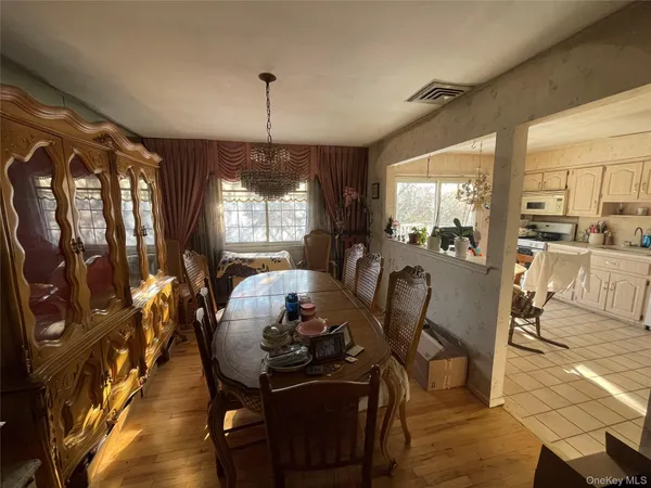 $749,000 | 840 Robin Court, Baldwin, NY 11510