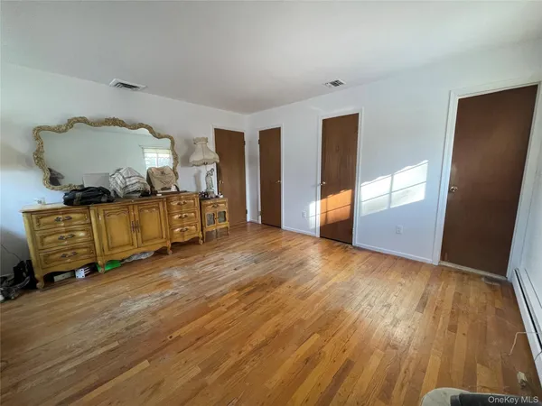 $749,000 | 840 Robin Court, Baldwin, NY 11510