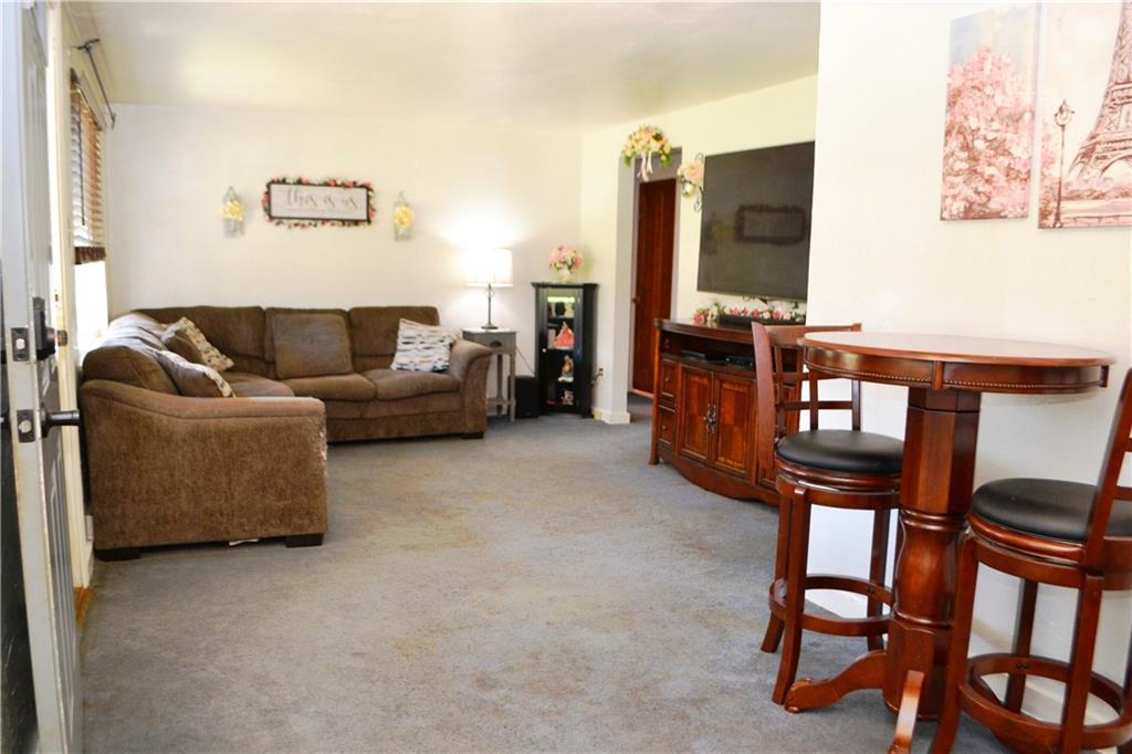 238 Castle Road Pittsburgh, PA 15234 - Photo 10 of 23 Gallery Image 10