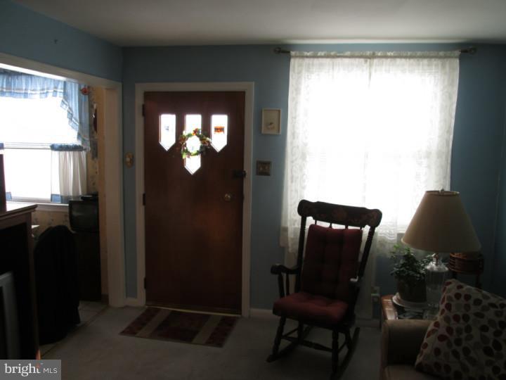 6508 Keystone Street Philadelphia, PA 19135 - Photo 22 of 25 Living Room