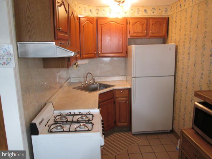 6508 Keystone Street Philadelphia, PA 19135 - Photo 5 of 25 Kitchen