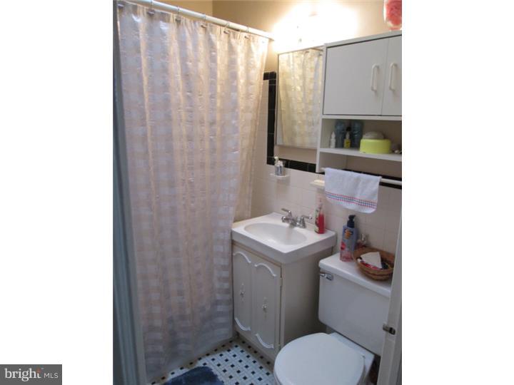 6508 Keystone Street Philadelphia, PA 19135 - Photo 10 of 25 Bathroom