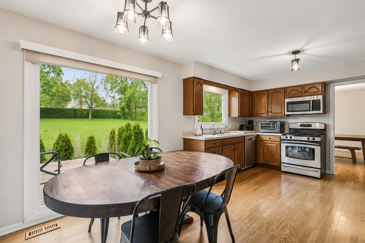 250 Wilshire Road Lake Forest, IL 60045 - Photo 8 of 28 a kitchen with a table chairs microwave and cabinets