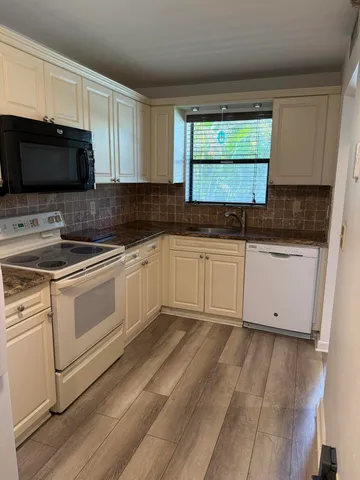 $120,000 | 4760 Lucerne Lakes Boulevard West, Unit 206, Lake Worth, FL 33467