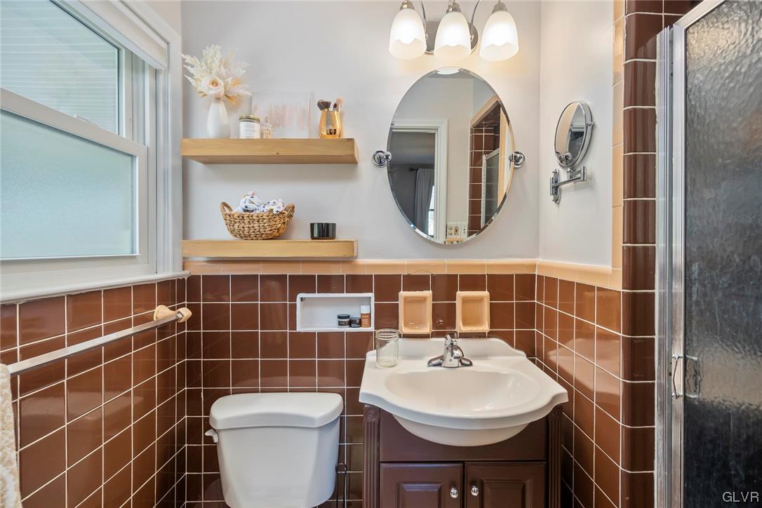 1511 Lorraine Road Reading, PA 19604 - Photo 14 of 27 Main ensuite bath