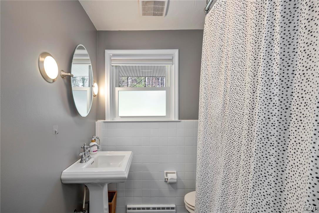 1511 Lorraine Road Reading, PA 19604 - Photo 19 of 27 Hall full bath