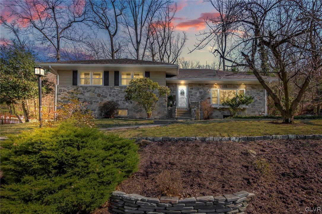 1511 Lorraine Road Reading, PA 19604 - Photo 2 of 27 Mature landscaping