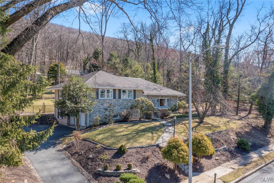 1511 Lorraine Road Reading, PA 19604 - Photo 3 of 27 Home and driveway