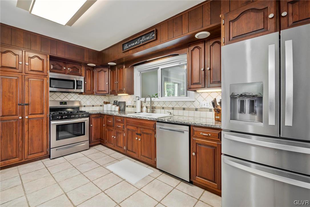 1511 Lorraine Road Reading, PA 19604 - Photo 9 of 27 Kitchen