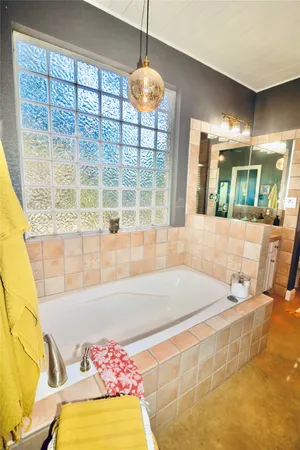 $985,000 | 10921 Long Branch Drive, Austin, TX 78736