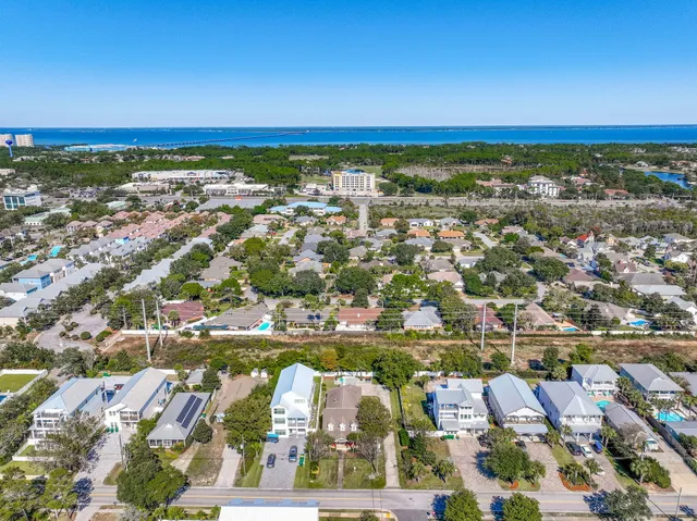 $1,500,000 | 4555 Luke Avenue, Destin, FL 32541
