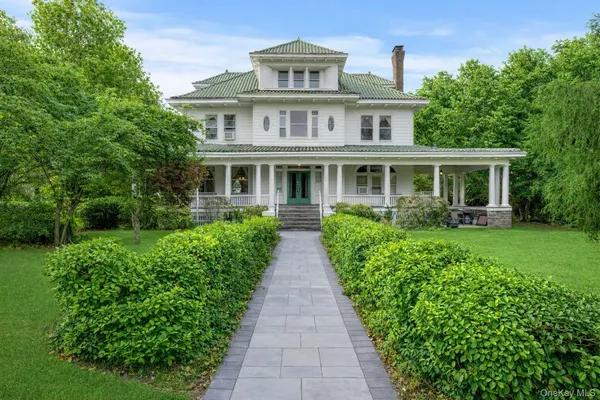 $2,050,000 | 121 South Jamesport Avenue, South Jamesport, NY 11901