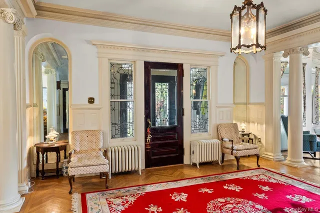 $2,279,000 | 121 South Jamesport Avenue, South Jamesport, NY 11901