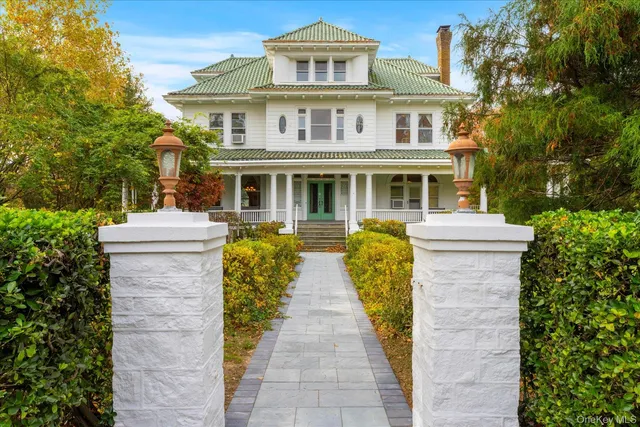 $2,279,000 | 121 South Jamesport Avenue, South Jamesport, NY 11901