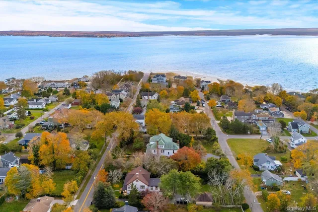 $2,279,000 | 121 South Jamesport Avenue, South Jamesport, NY 11901