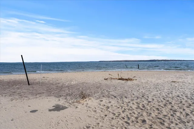 $2,279,000 | 121 South Jamesport Avenue, South Jamesport, NY 11901