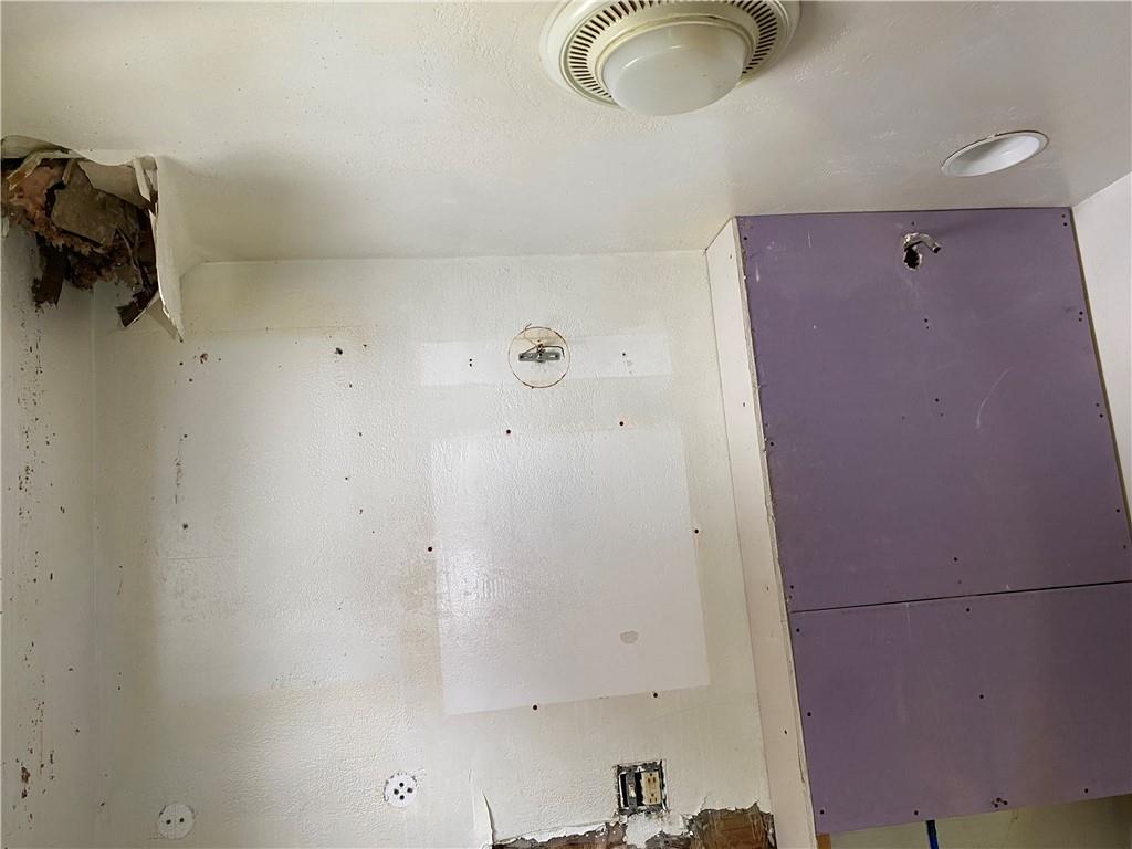 97 Frazier Avenue McKees Rocks, PA 15136 - Photo 12 of 13 a bathroom with a tub