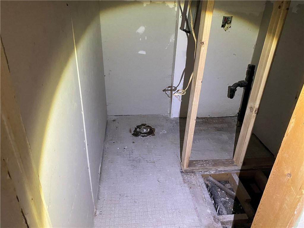 97 Frazier Avenue McKees Rocks, PA 15136 - Photo 5 of 13 a view of closet