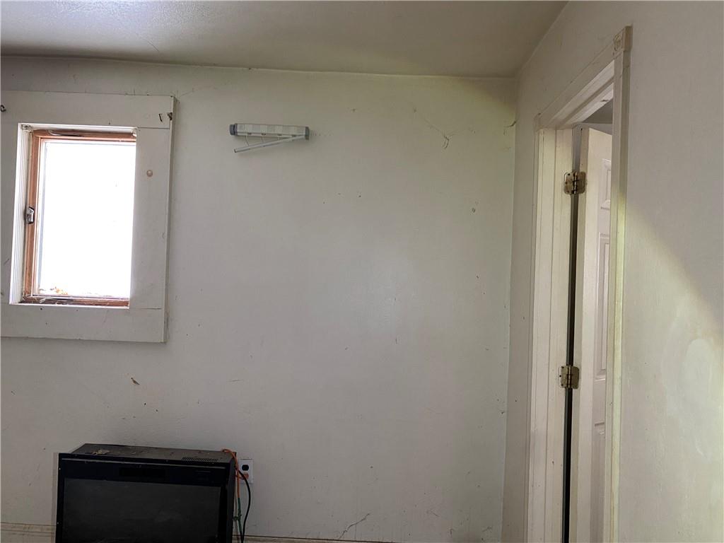 97 Frazier Avenue McKees Rocks, PA 15136 - Photo 10 of 13 a bathroom with a window